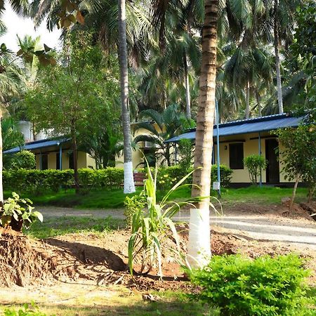 Royal Nature Resort Pollāchi Extérieur photo