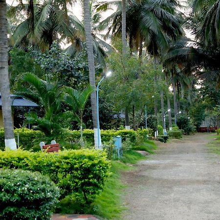 Royal Nature Resort Pollāchi Extérieur photo