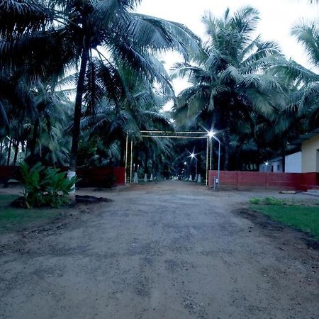 Royal Nature Resort Pollāchi Extérieur photo