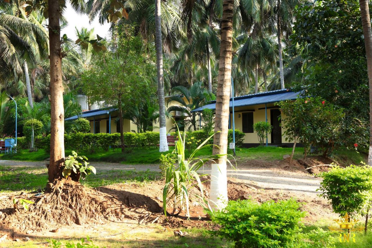 Royal Nature Resort Pollāchi Extérieur photo