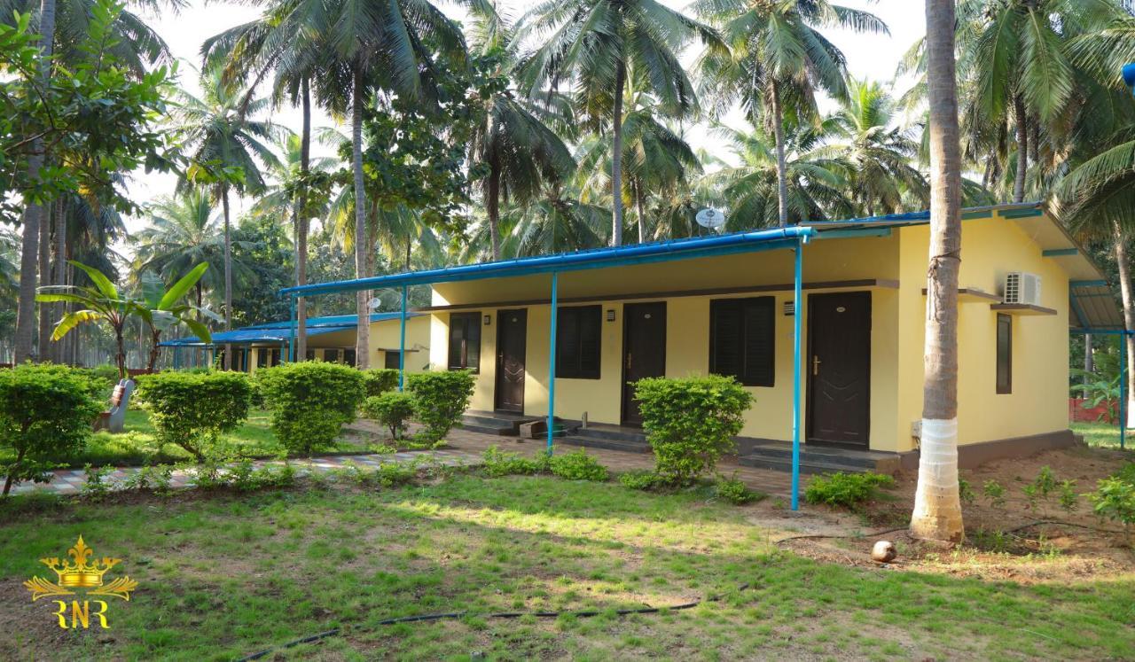 Royal Nature Resort Pollāchi Extérieur photo