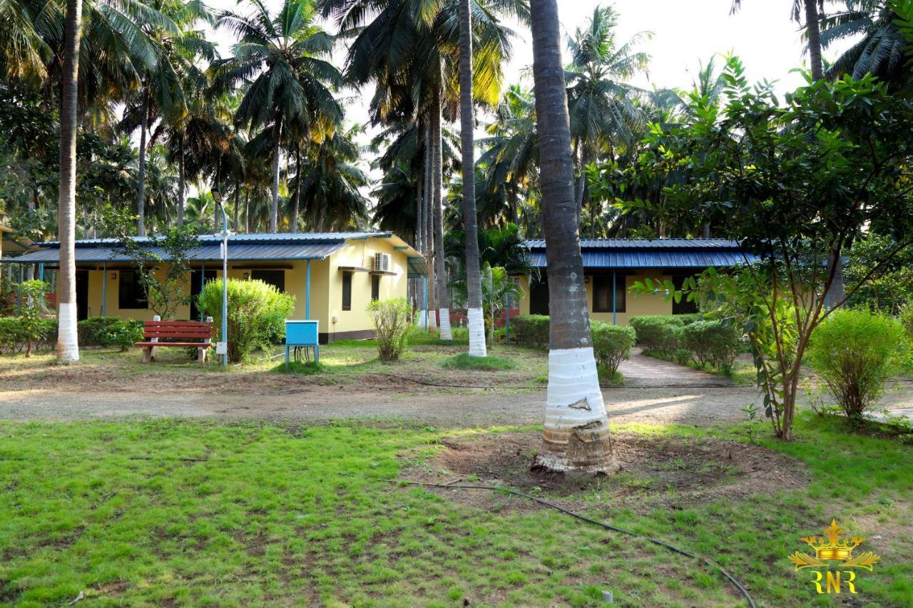 Royal Nature Resort Pollāchi Extérieur photo