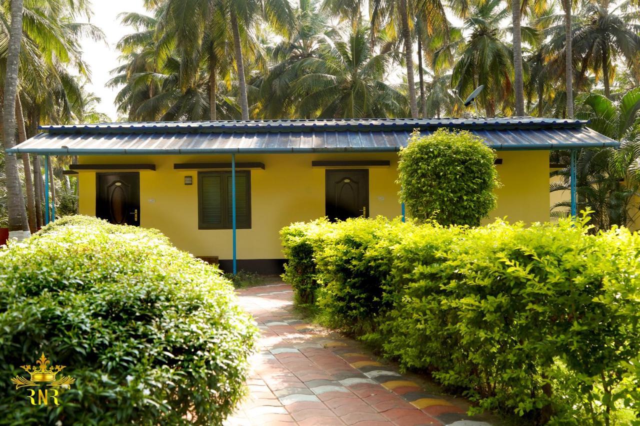 Royal Nature Resort Pollāchi Extérieur photo