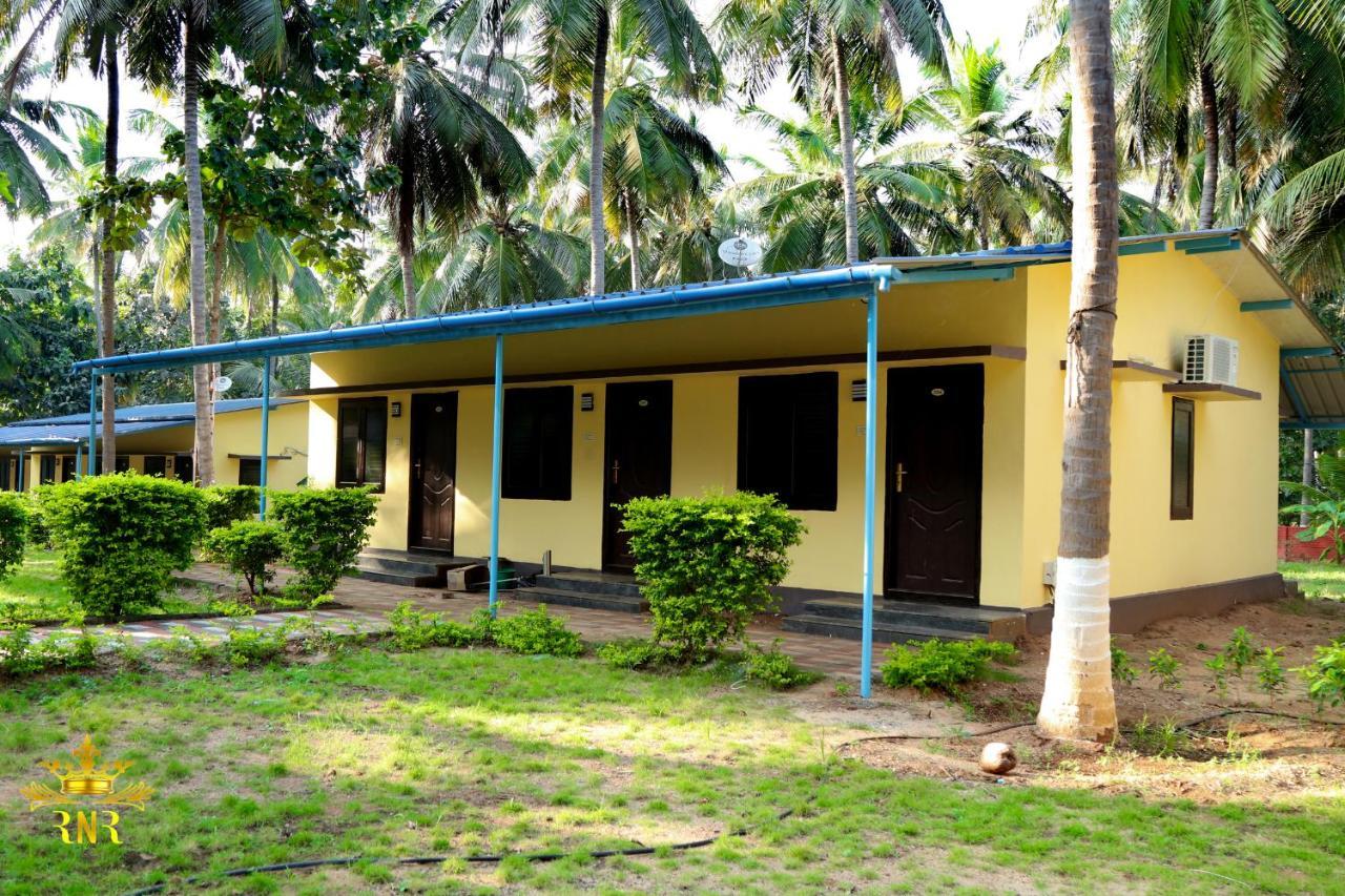 Royal Nature Resort Pollāchi Extérieur photo