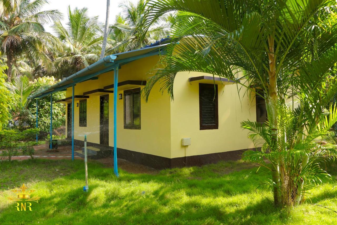 Royal Nature Resort Pollāchi Extérieur photo