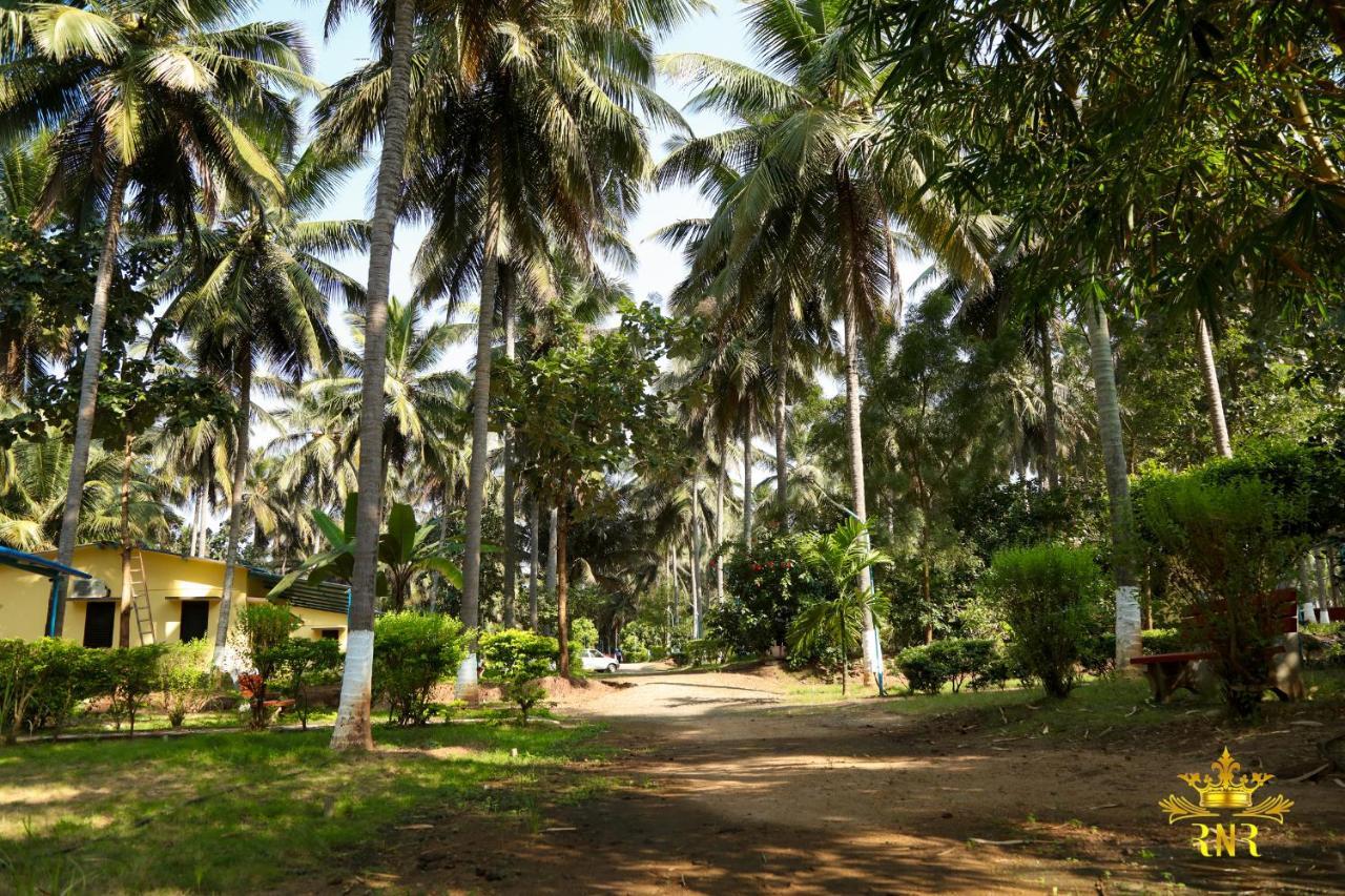 Royal Nature Resort Pollāchi Extérieur photo