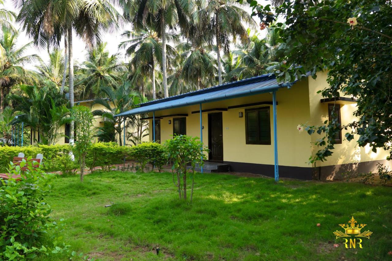 Royal Nature Resort Pollāchi Extérieur photo