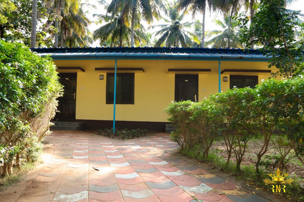 Royal Nature Resort Pollāchi Extérieur photo