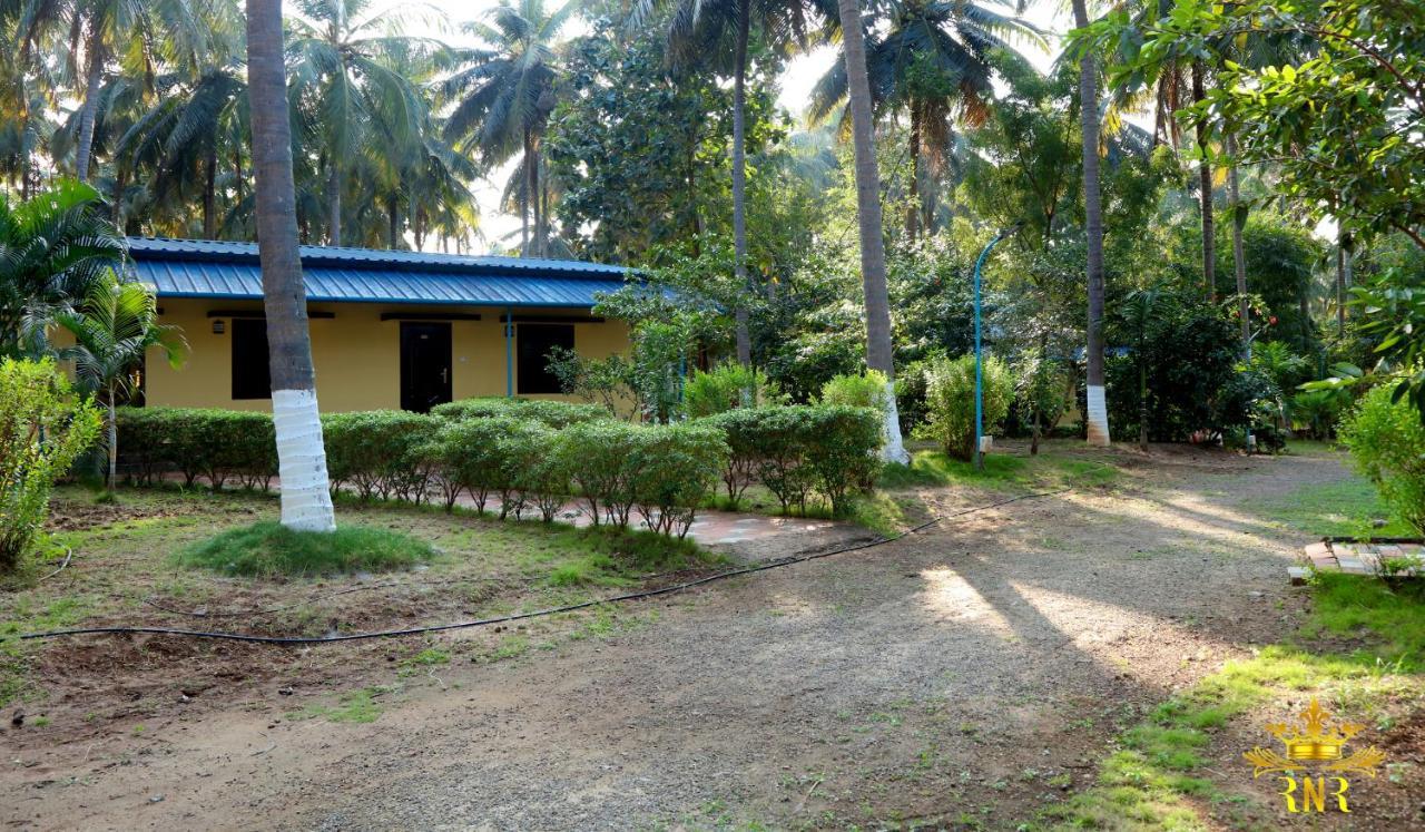 Royal Nature Resort Pollāchi Extérieur photo