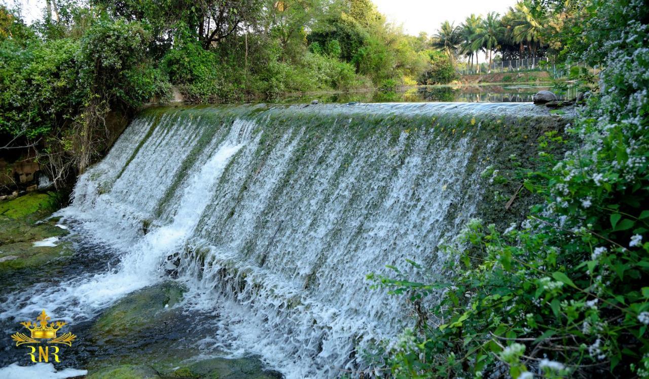 Royal Nature Resort Pollāchi Extérieur photo