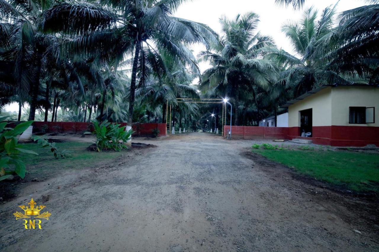 Royal Nature Resort Pollāchi Extérieur photo