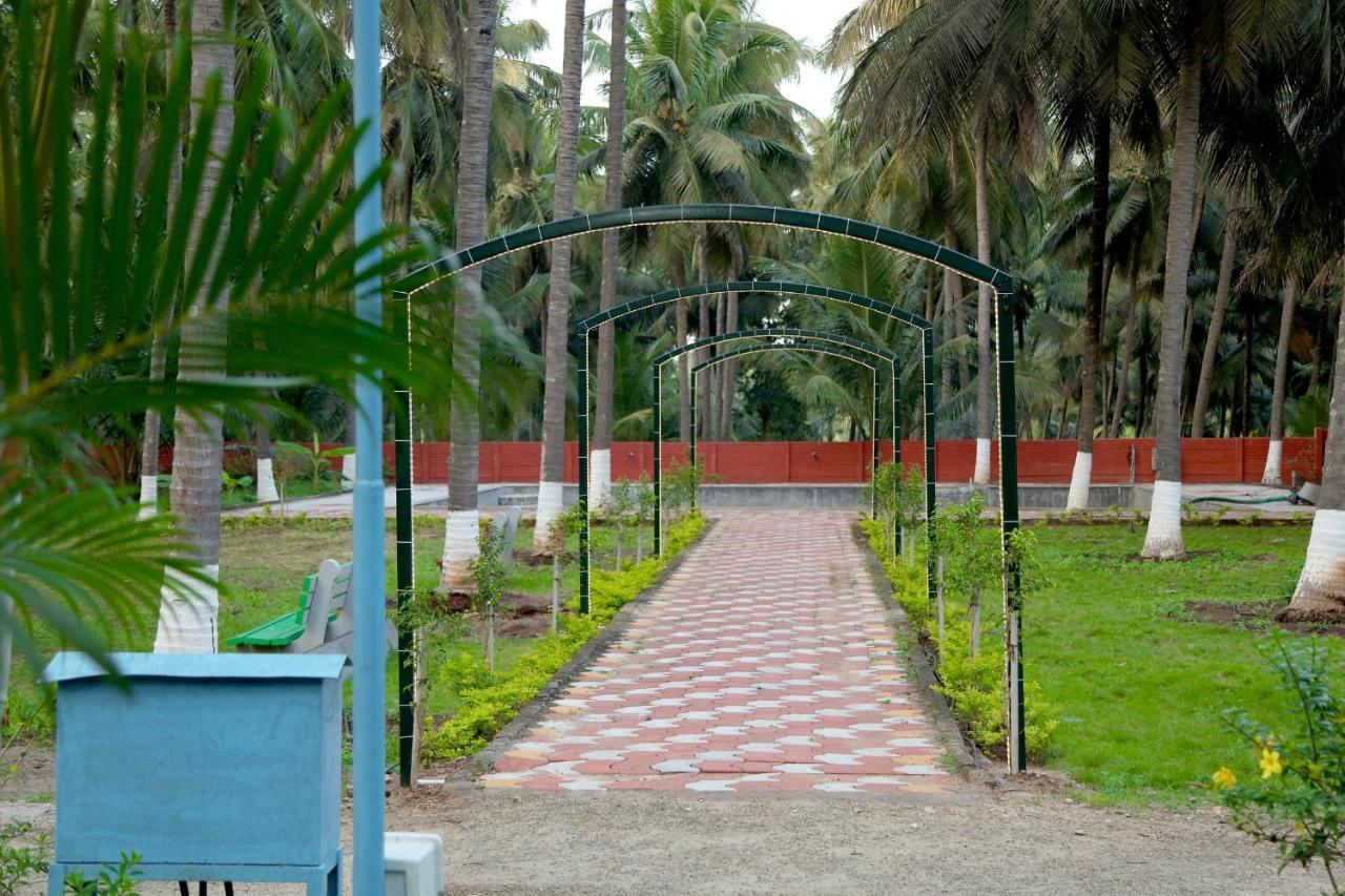 Royal Nature Resort Pollāchi Extérieur photo