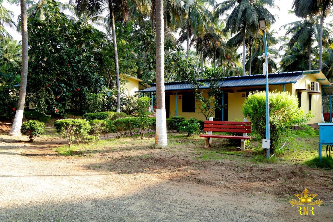 Royal Nature Resort Pollāchi Extérieur photo