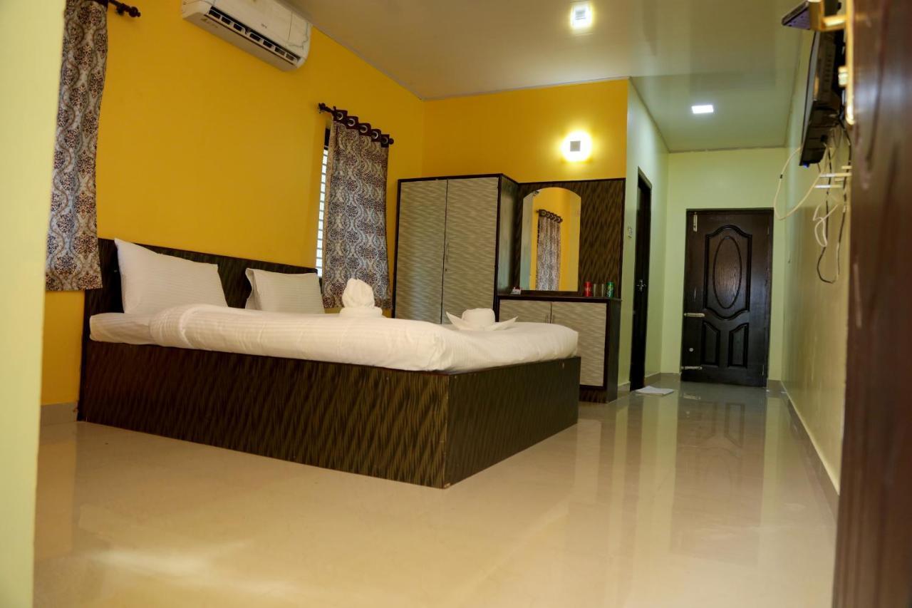 Royal Nature Resort Pollāchi Extérieur photo