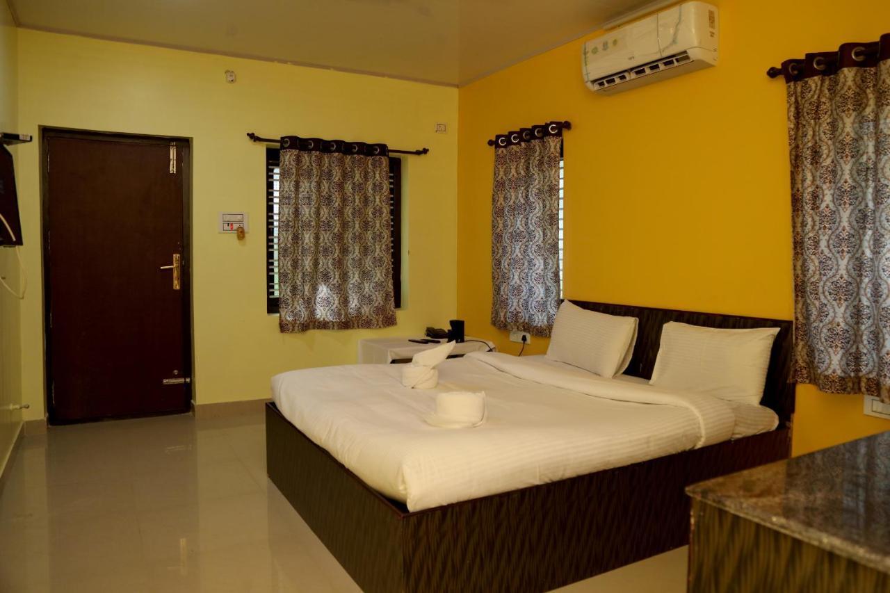 Royal Nature Resort Pollāchi Extérieur photo
