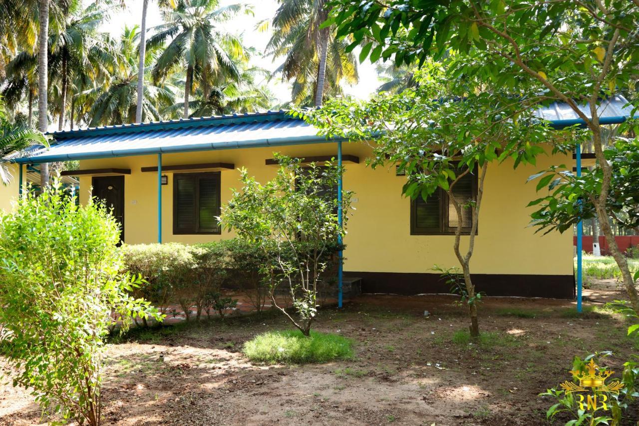 Royal Nature Resort Pollāchi Extérieur photo