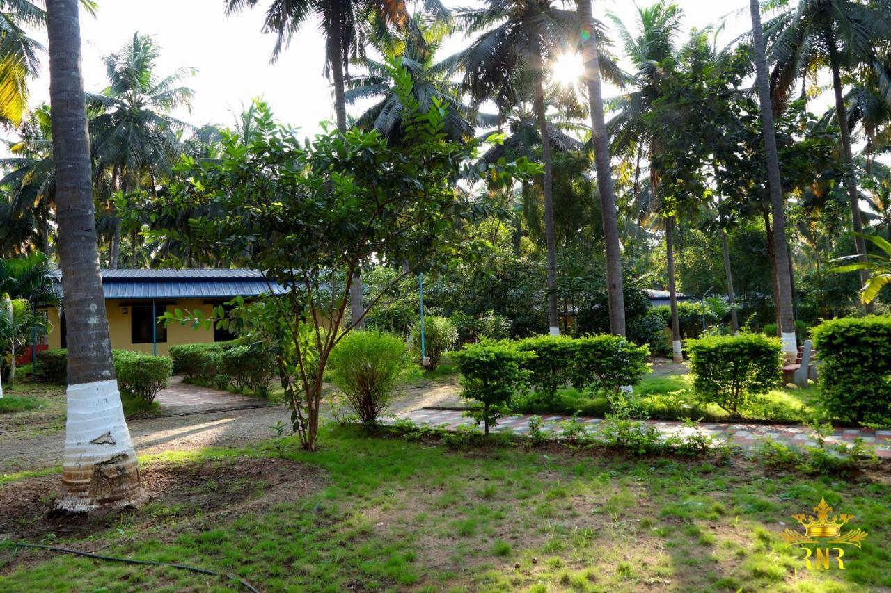Royal Nature Resort Pollāchi Extérieur photo